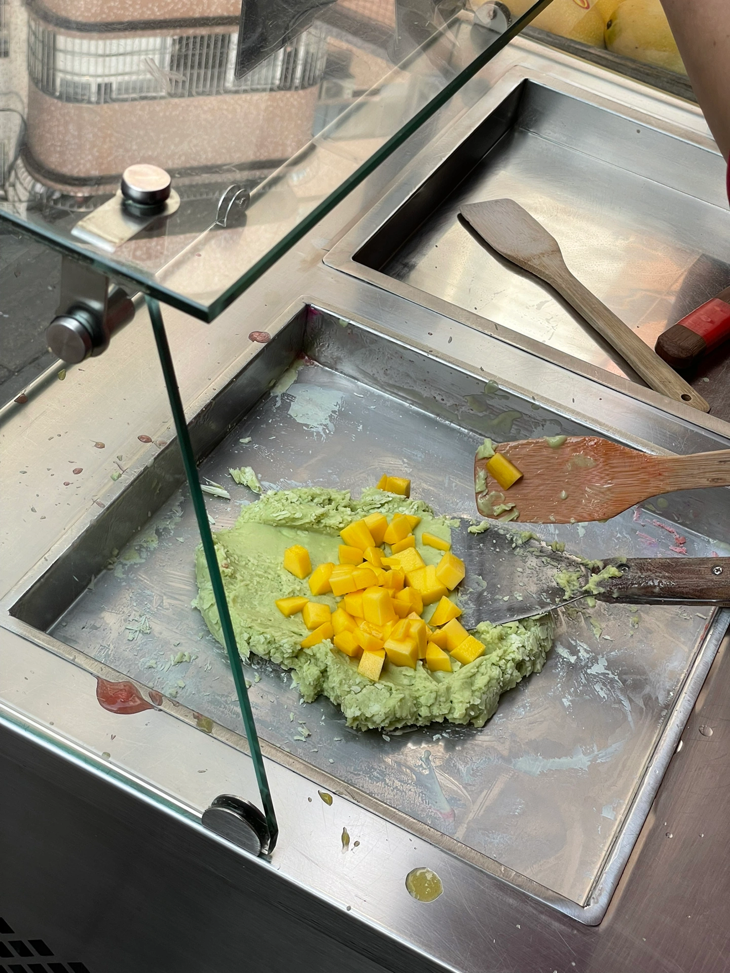3美食冰激凌广州顺达鲜炒水果冰沙(广州一下升温到28度彷佛一下到夏天了)-喵神素材库