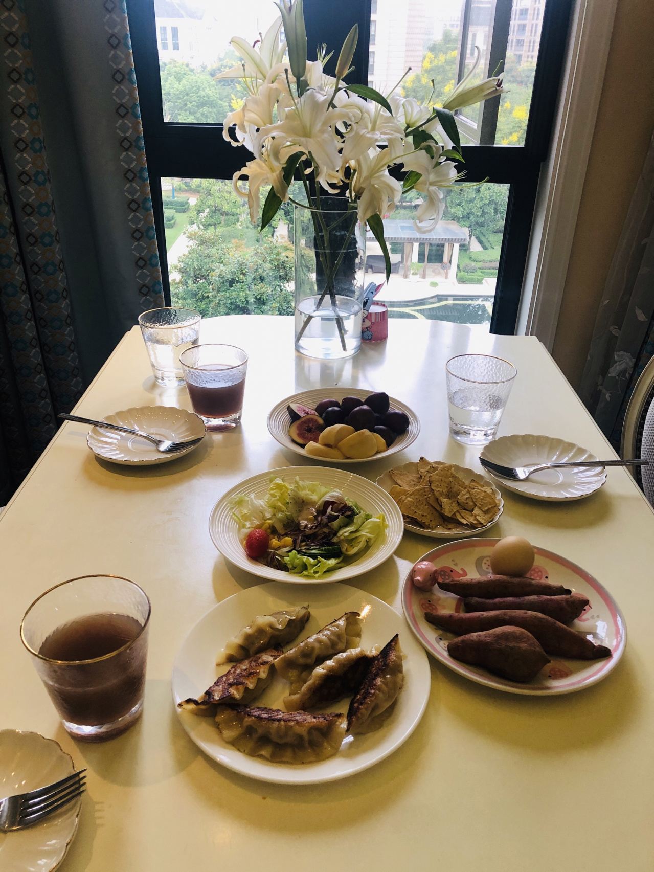 美食饺子水果红薯沙拉(小姐姐开心报道第一天就肚子痛，整整休息了一星期。这是第一天开启四年级。身体安康才是人生大事。 )-喵神素材库
