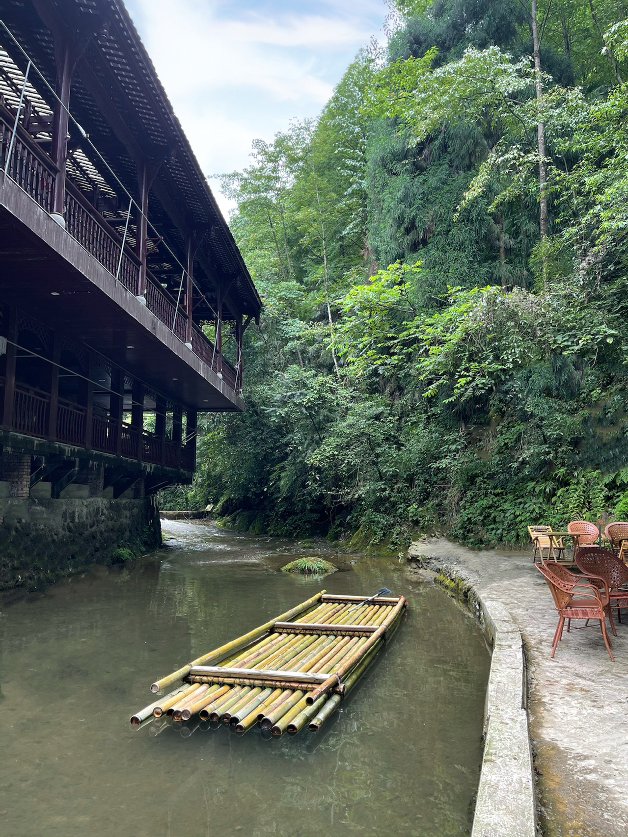 2四川省青城山旅游旅行竹筏溪水水果玫瑰花(听溪水潺潺而过 暂且告别城市的喧嚣)-喵神素材库