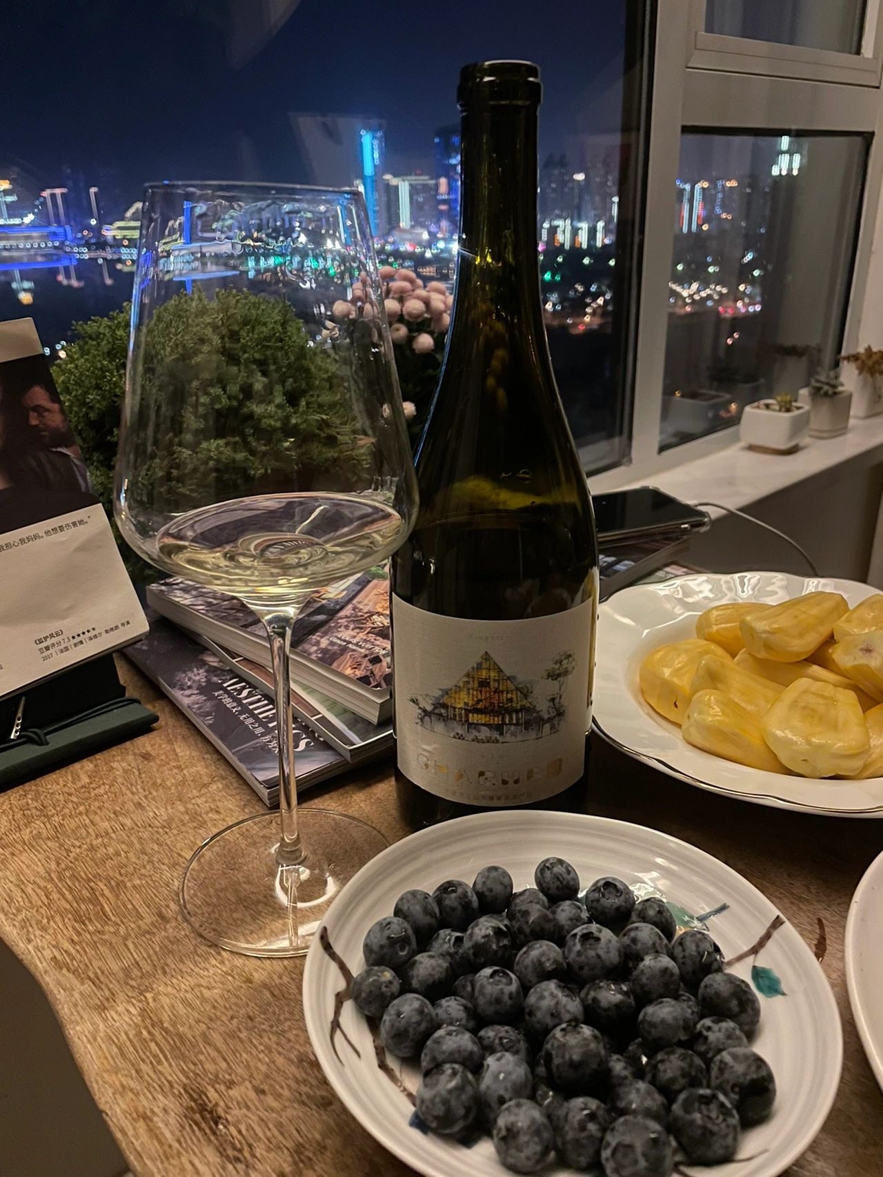 喝酒品酒白葡萄酒水果(今夜来一杯微醺酒 )-喵神素材库