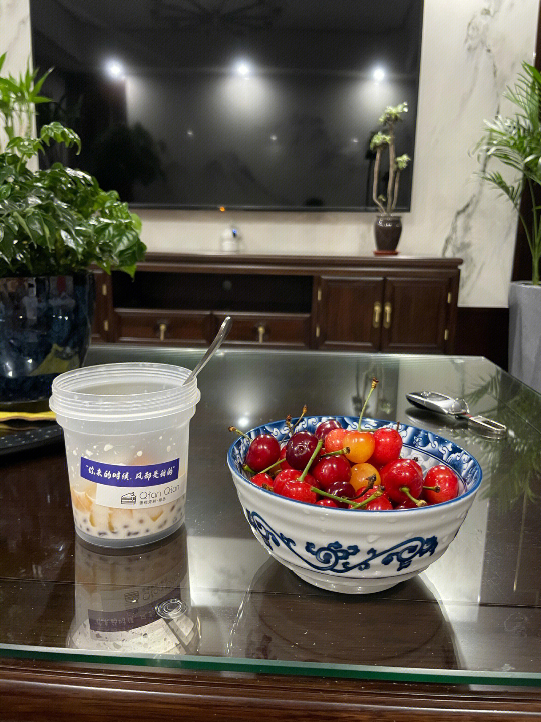 居家客厅水果饮品( 三观不同的两个人在一起真的会特别痛苦)-喵神素材库