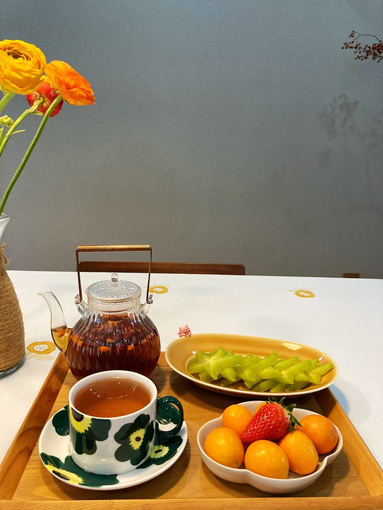 2养生茶水果草莓杨桃喝茶(用红枣（去核）五颗、桂圆肉五个、枸杞一把、黑糖一块泡一壶养生茶。)-喵神素材库