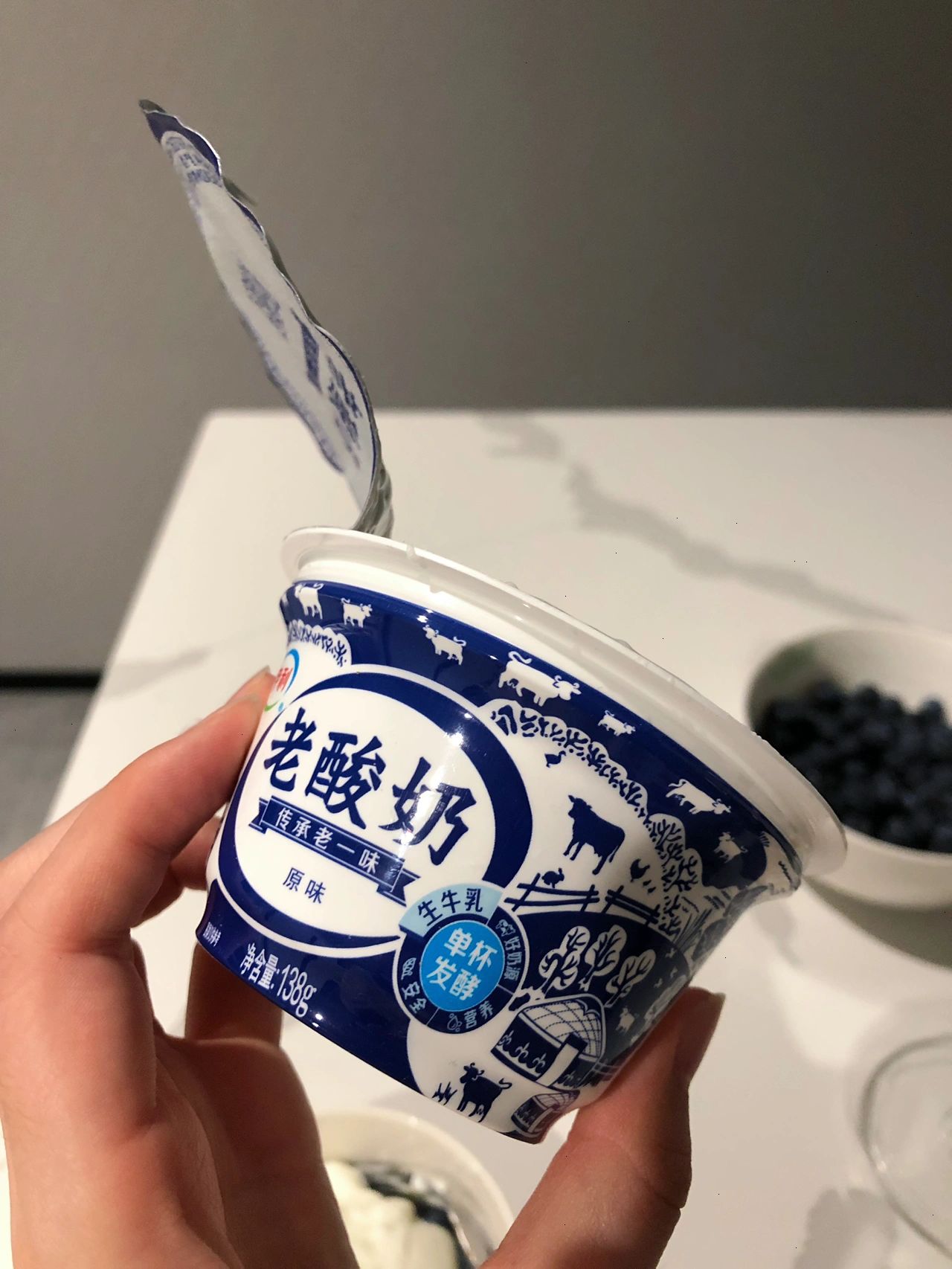 老酸奶水果蓝莓购物(最近蓝莓价格太合适了，蓝莓成箱买放零度保险也很新鲜，加老酸奶太好吃了，而且通便，便秘的话可以尝试一下)-喵神素材库