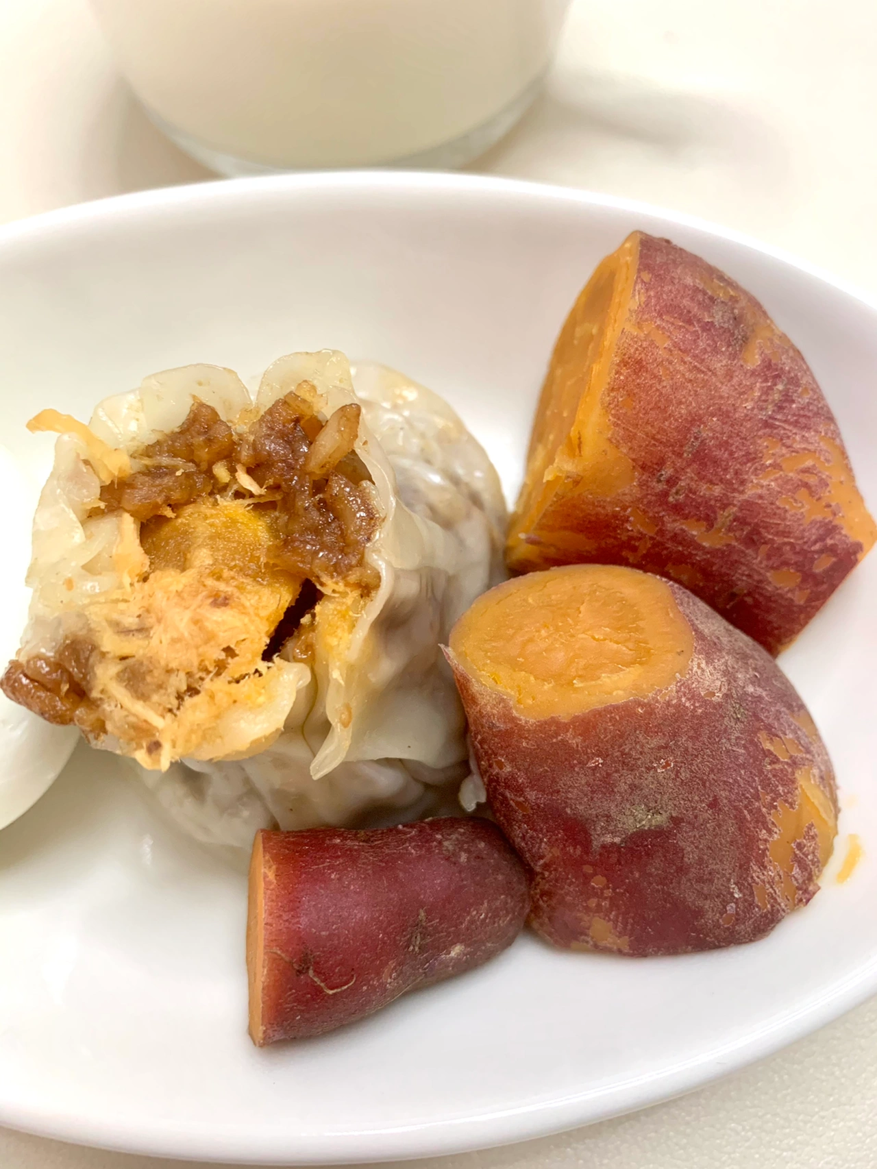 早餐美食面包水果牛奶煎蛋水煮蛋(又吃上了我的烧麦太香了喝的豆奶没什么味道)-喵神素材库