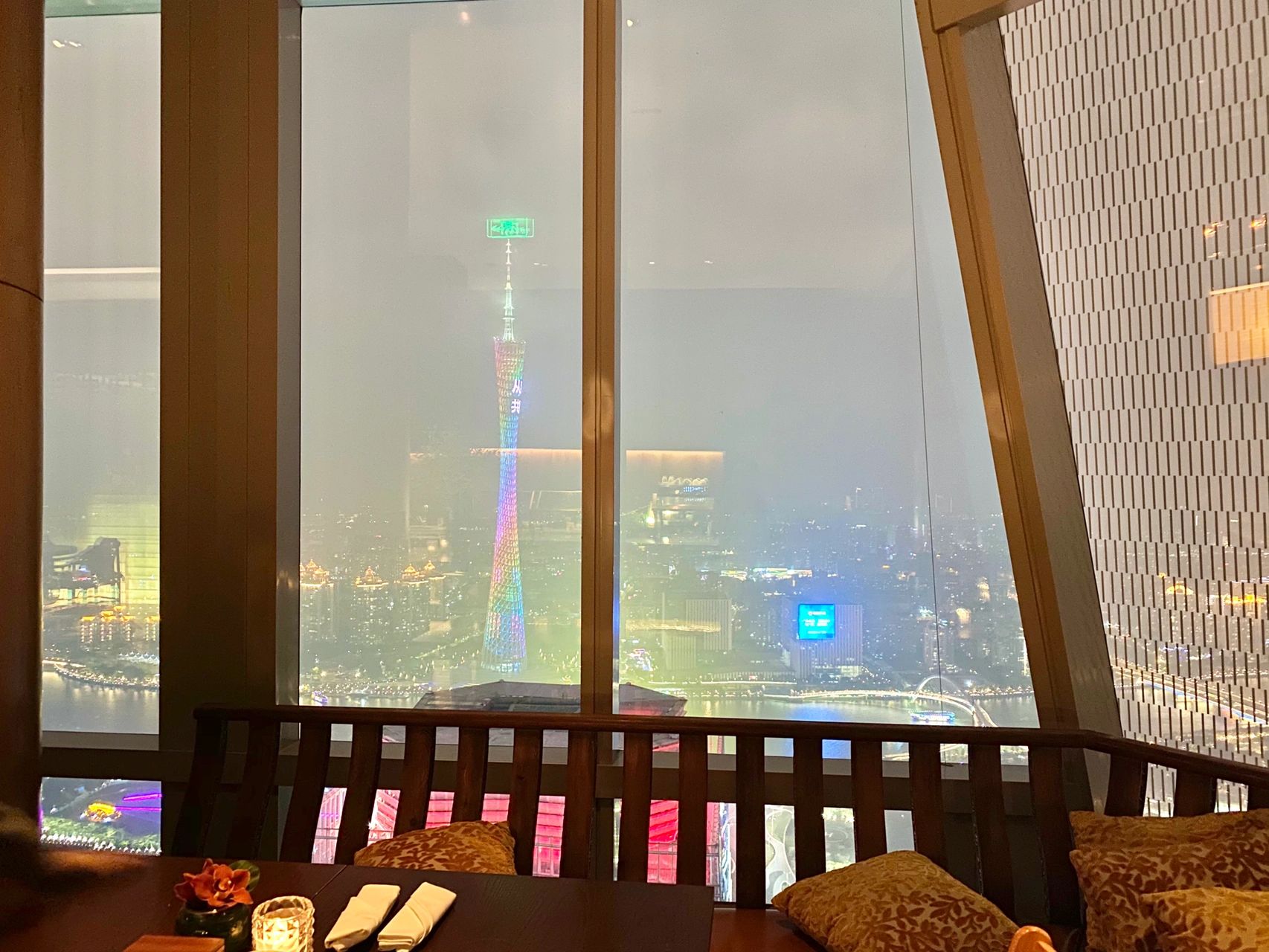 4小拉图 riedel喝酒红酒葡萄酒美食水果(第一次带上自己的杯子出门吃饭)-喵神素材库
