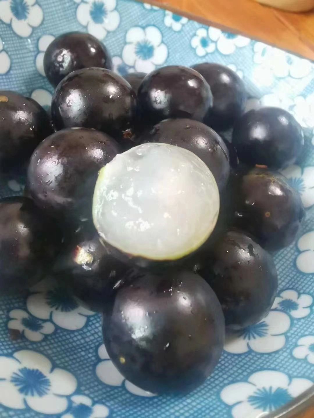 4嘉宝果水果采摘购物(嘉宝果口感独特吃起来的味道，别具风味；值得一尝。)-喵神素材库