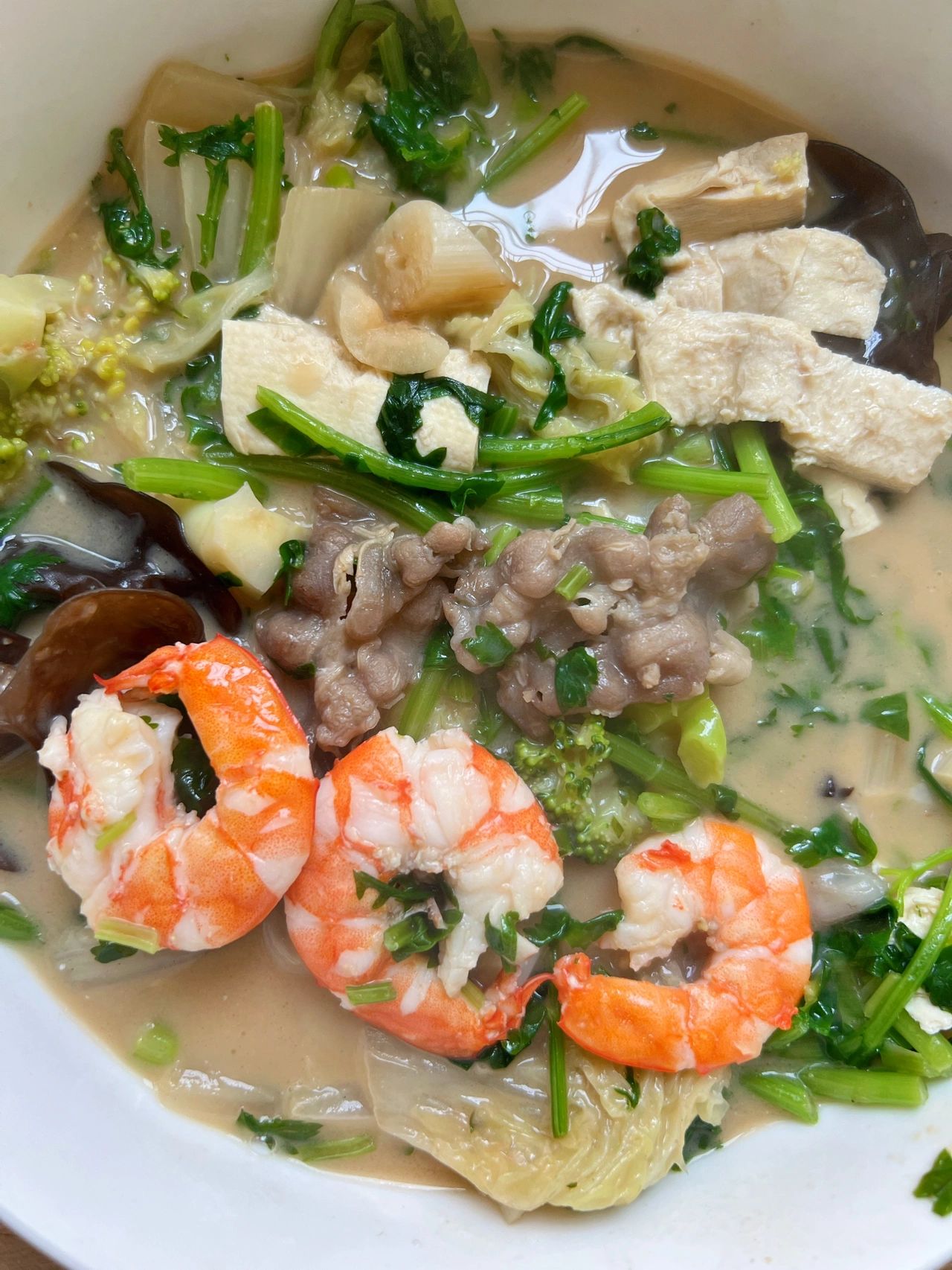 美食水果午餐面条(或许在家人心里，你在外面吃不好睡不好的吧。)-喵神素材库