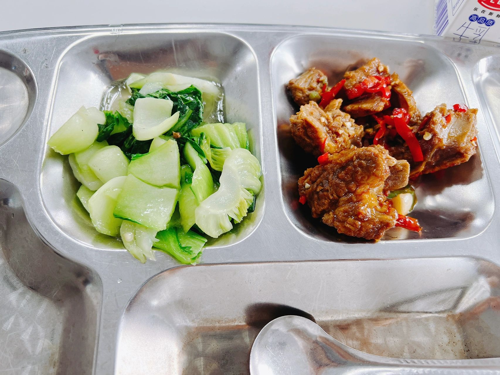 食堂午饭牛奶水果书桌笔记本(目前每天掉称都很理想)-喵神素材库