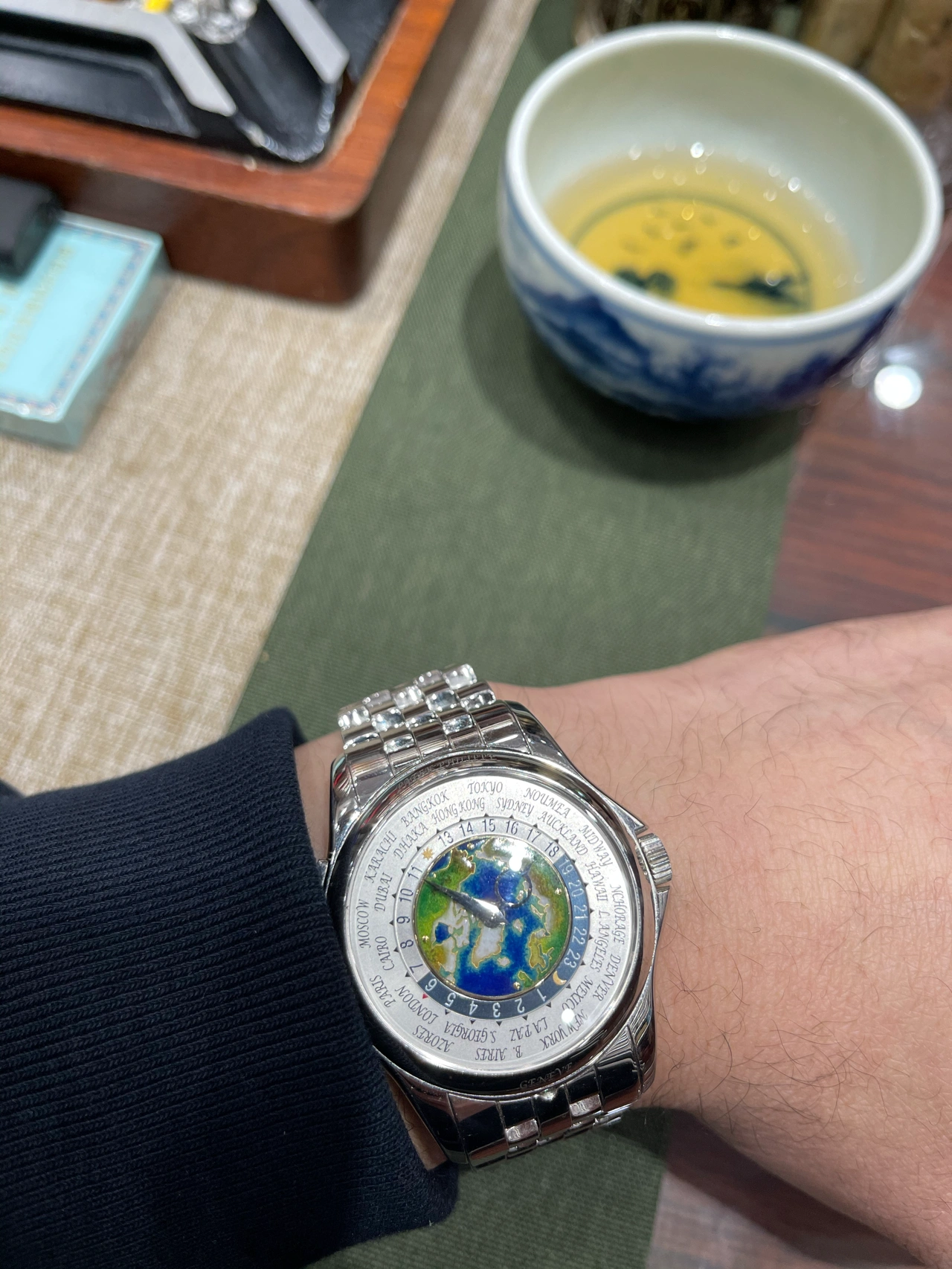 手表表品牌奢侈品( 成长很大一部分是接受，接受分道扬镳、接受世事无常、接受孤独挫败、接受突如其来的无力感、接受自己的缺点。然后发自内心的改变，天黑开盏灯、下雨带把伞。)-喵神素材库