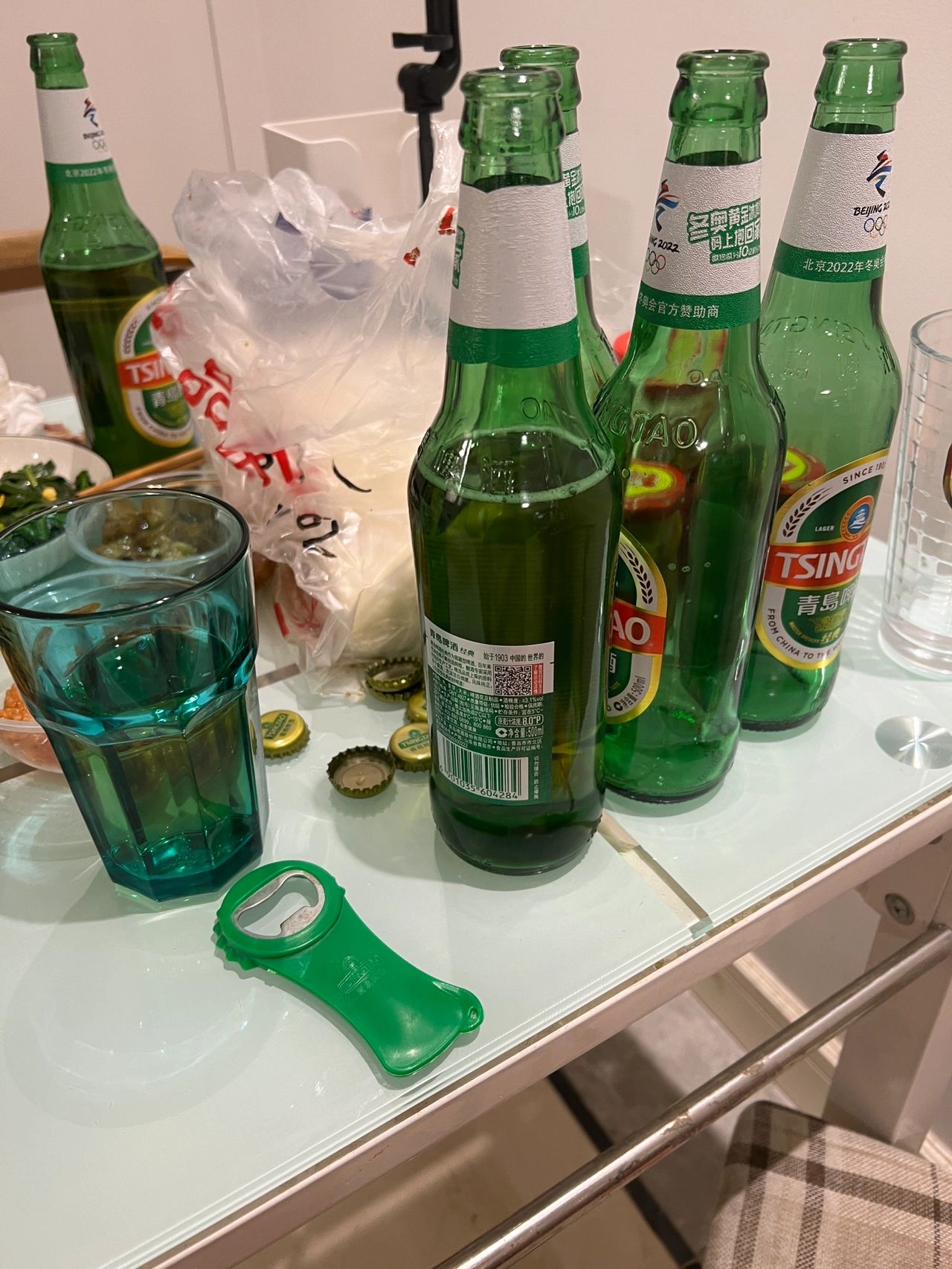 5啤酒酒局朋友聚会(有人告诉你你的开心比对错重要 )-喵神素材库