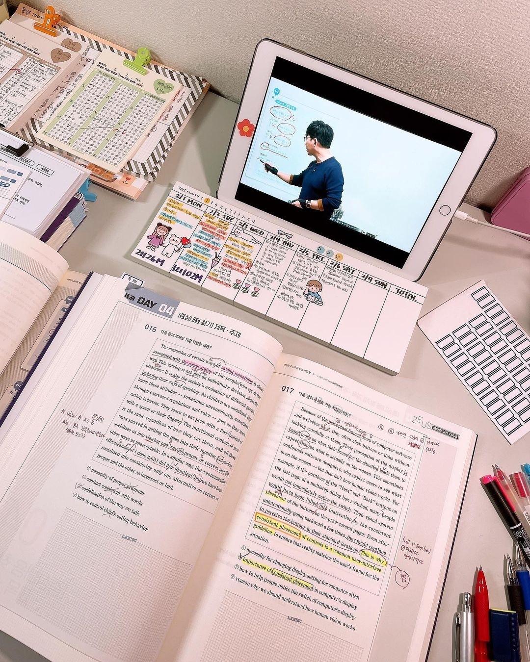 学习笔记文具书桌(你想把一件事做到最好的时候，就是会焦虑的。要学会和焦虑相处。与其说是与焦虑相处，不如说是接纳各种境遇里的自己。不完美是人生的常态。好的人生并不非得是张满分答卷，认真答过就好。_)-喵神素材库