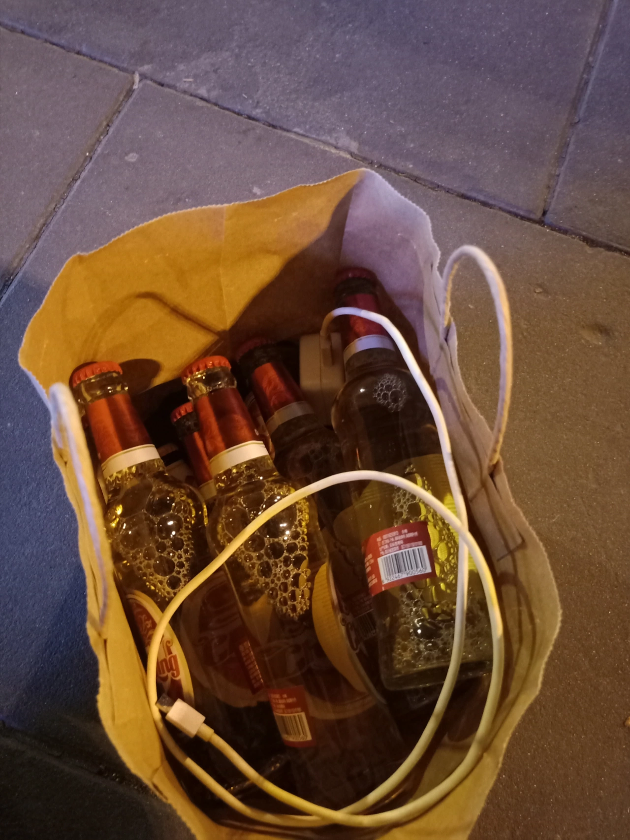 酒，派对，姐妹，晚上，路边(成都的姐妹们喝酒啦！跟自己的朋友们已经喝了很多很多次了，所以想跟新的小姐妹认识喝喝酒)-喵神素材库