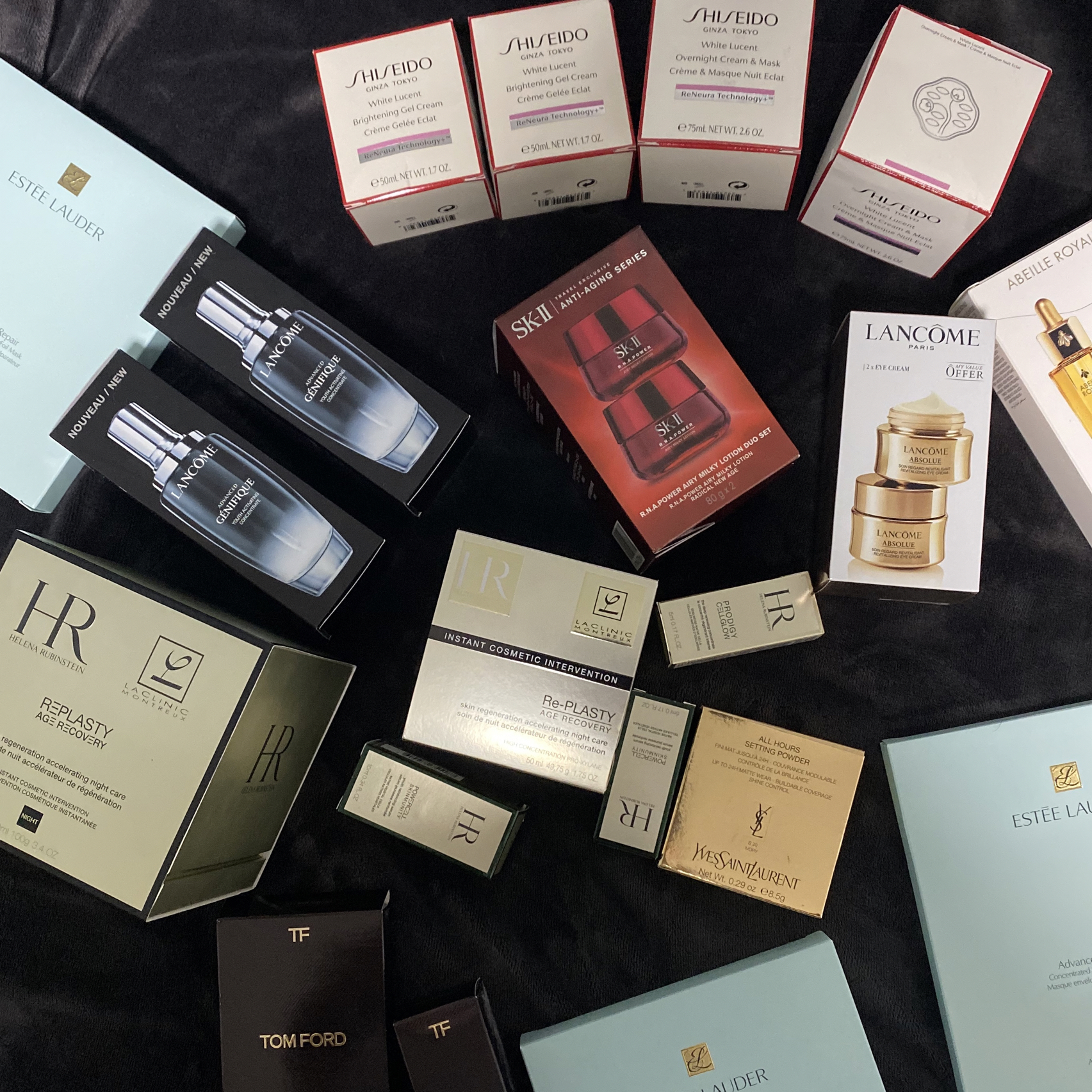 化妆品护肤品赫莲娜(我觉得我已经可以当个美妆博主了突然发现马上就要双十一了 双十一前竟然买了这么多 难受的一批！基本专柜购入！双十一应该划算超级多！强烈推荐赫莲娜黑绷带 以前一直用海蓝之谜 赫莲娜真的甩海蓝之谜几条街！ )-喵神素材库