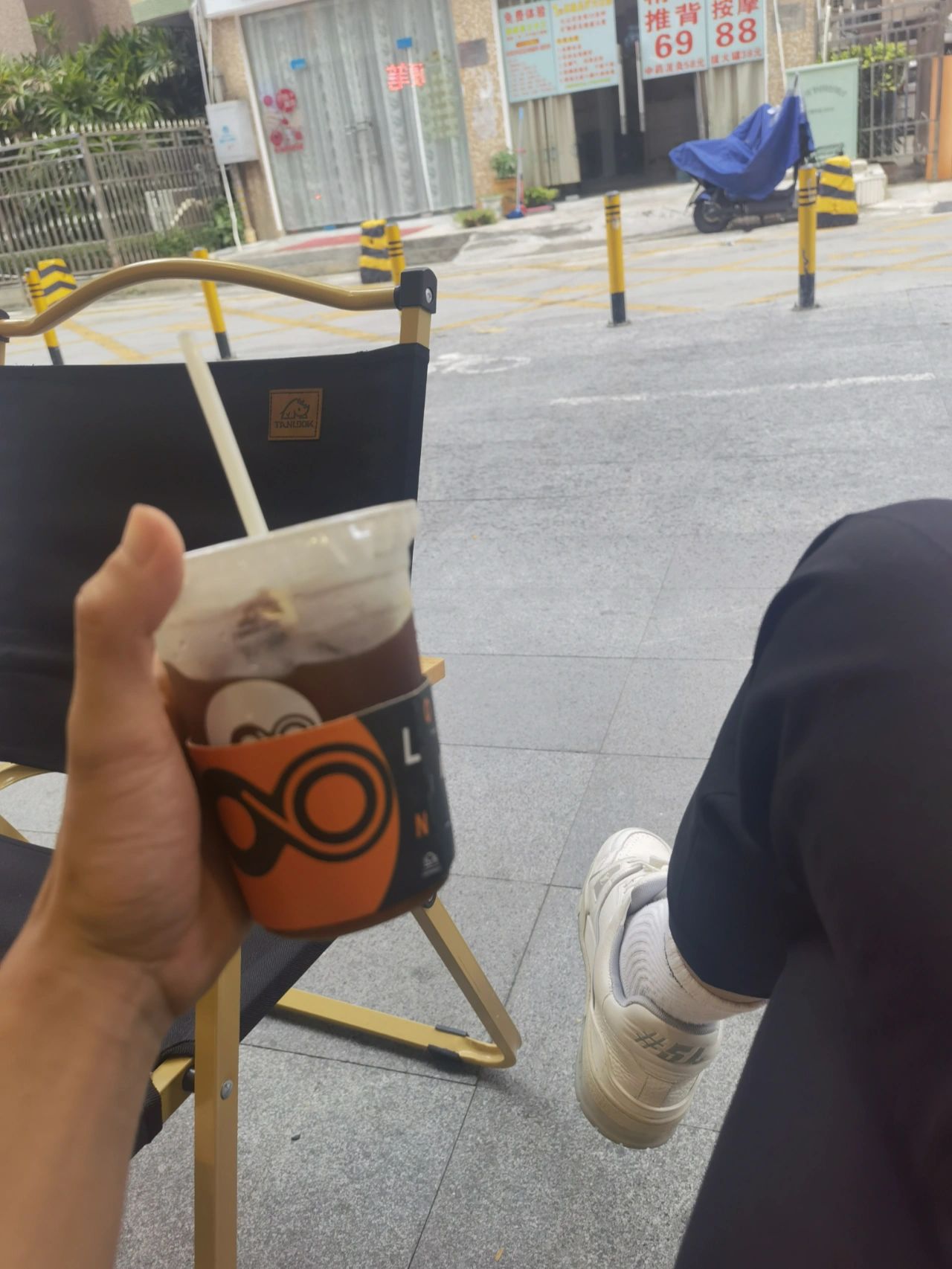 悠闲饮品饮料可乐(暖洋洋的，居然给我晒困了 )-喵神素材库