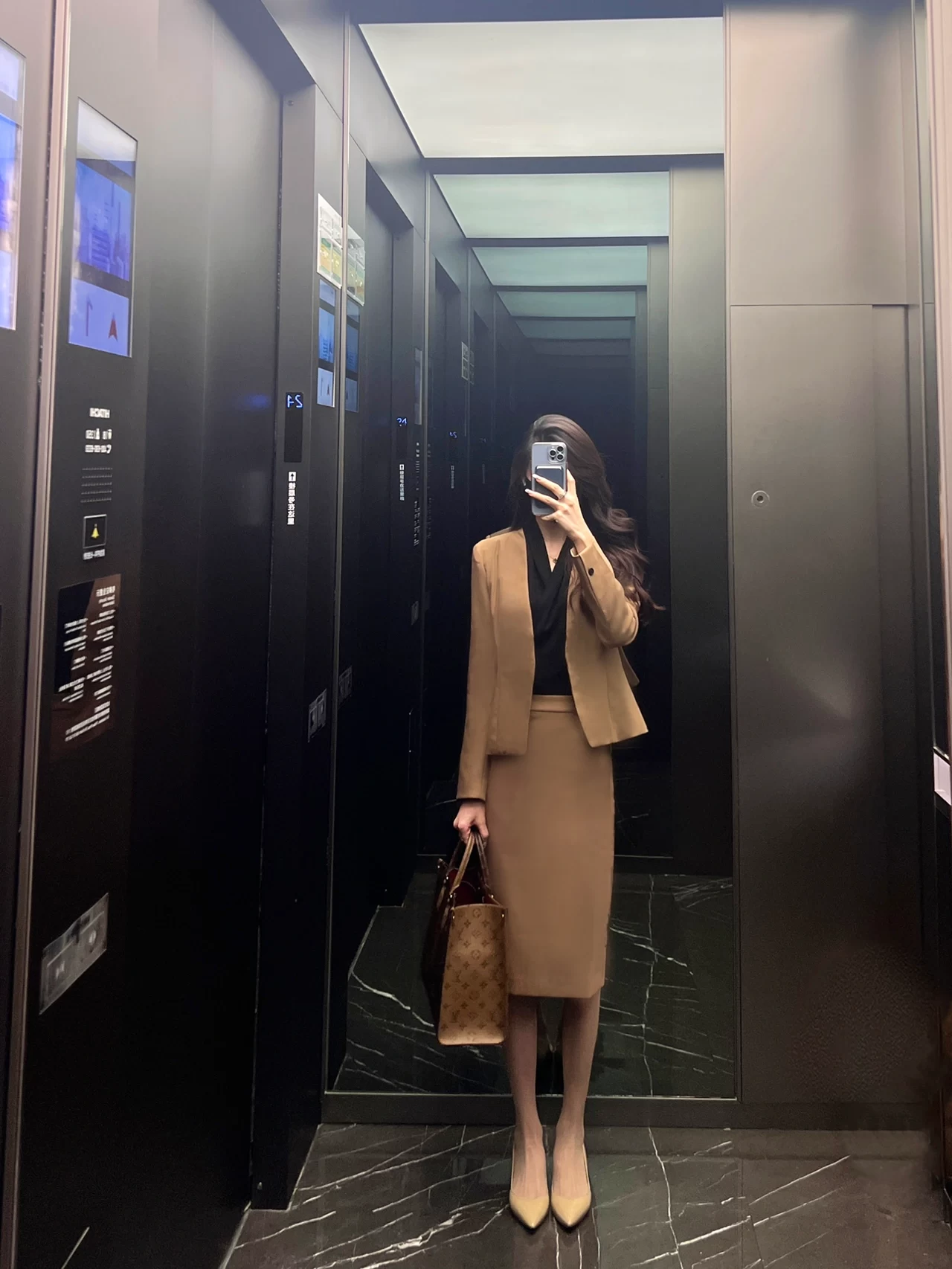 身材辣妹穿搭美女日常(今天这套深得我心领导夸我 今天看起来很专业得体)-喵神素材库
