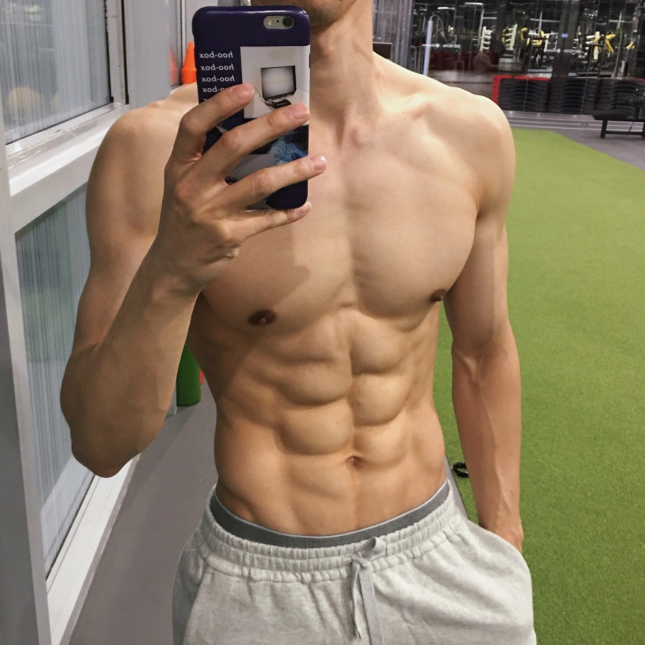 健身运动锻炼肌肉腹肌(小周送来一份玉米，善待食物，请不要浪费)-喵神素材库