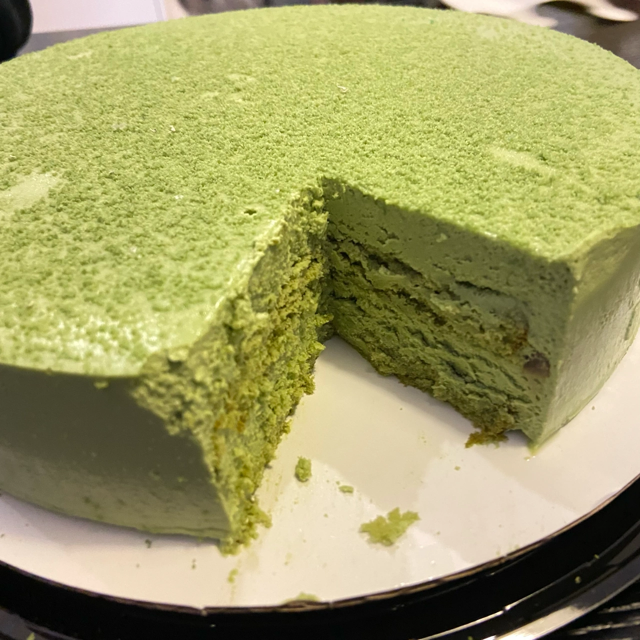 蛋糕抹茶榴莲红豆冰激凌(昨天买了抹茶慕斯蛋糕，中间的奶油冰过像在吃抹茶冰淇淋，也不会太甜，中间夹着一些红豆，很适合不爱甜的姐妹们；上次买的榴莲千层也好吃，榴莲果肉蛮多的，吃不完就切成小块用保鲜膜包起来冰冻保存，吃的时候再拿出来化一下，我一般稍微化一点就当冰淇淋吃了)-喵神素材库