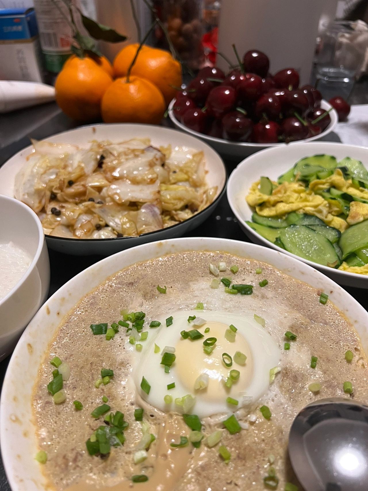 美食做饭青菜蒸蛋(分享两个女孩的晚餐肉末蒸蛋黄瓜炒蛋手撕包菜)-喵神素材库