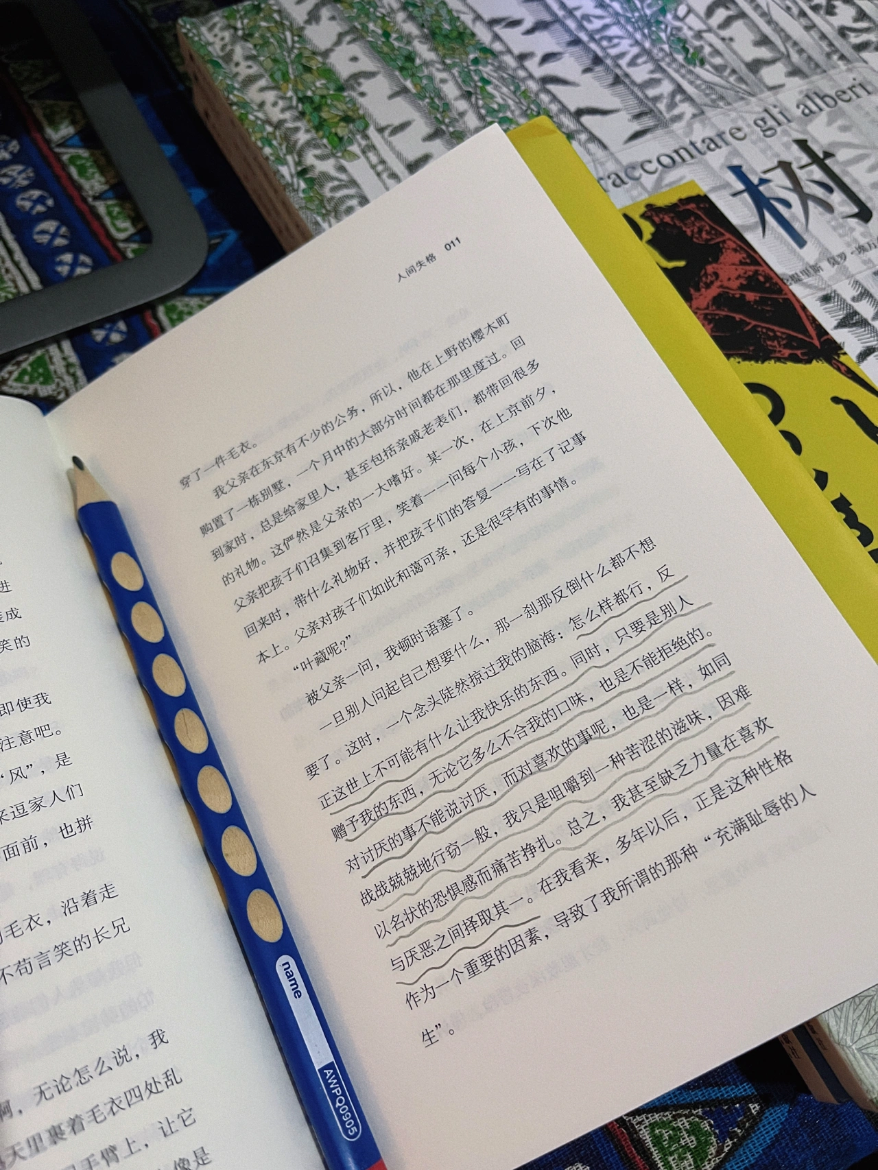 看书学习练字笔记本电脑(许是对任何事物的接受都有个过程，开头勉强，而后都转为油腻的熟练。)-喵神素材库