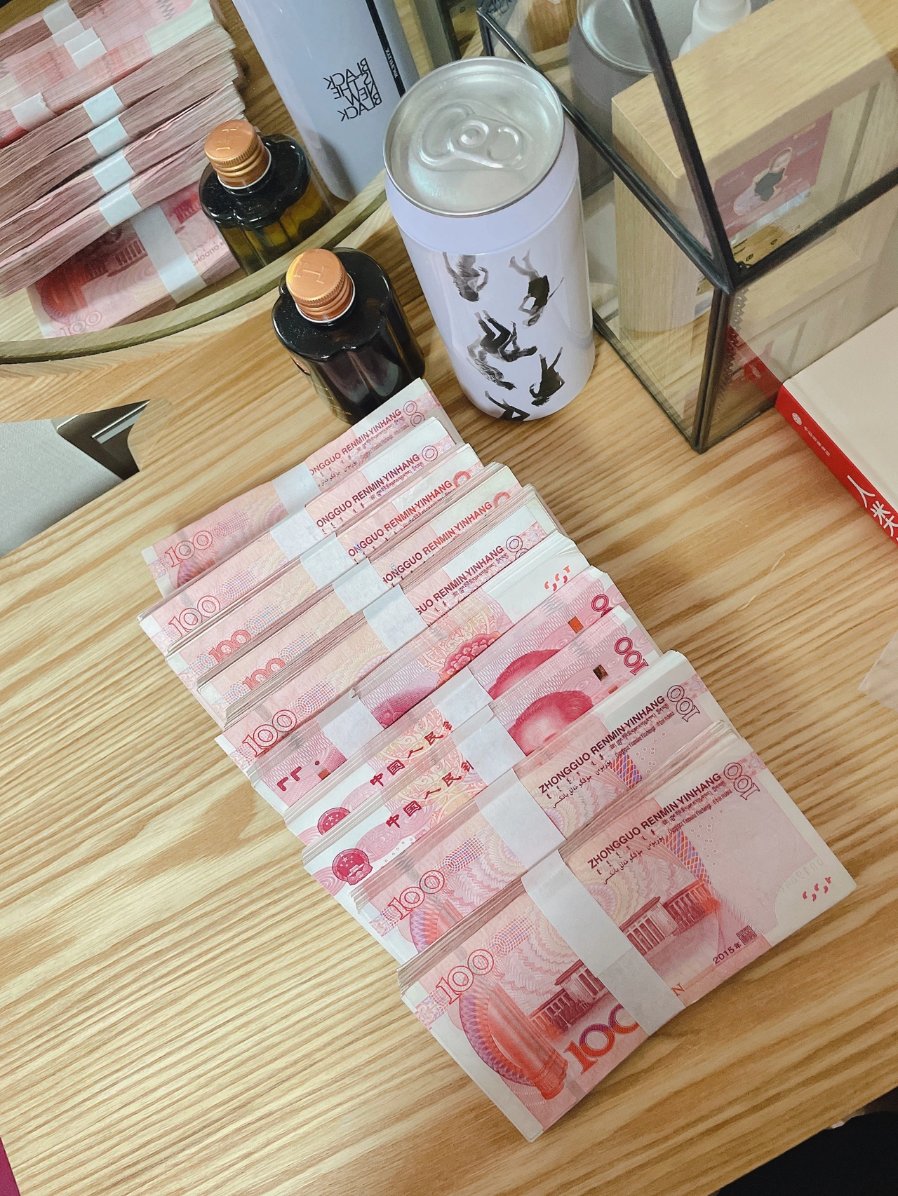 钱(现在大家都习惯了移动支付的便利，基本65岁以内的人都是用移动支付，只有年纪大一点的人可能不太会也不太习惯移动支付，所以还保持现金支付！！)-喵神素材库