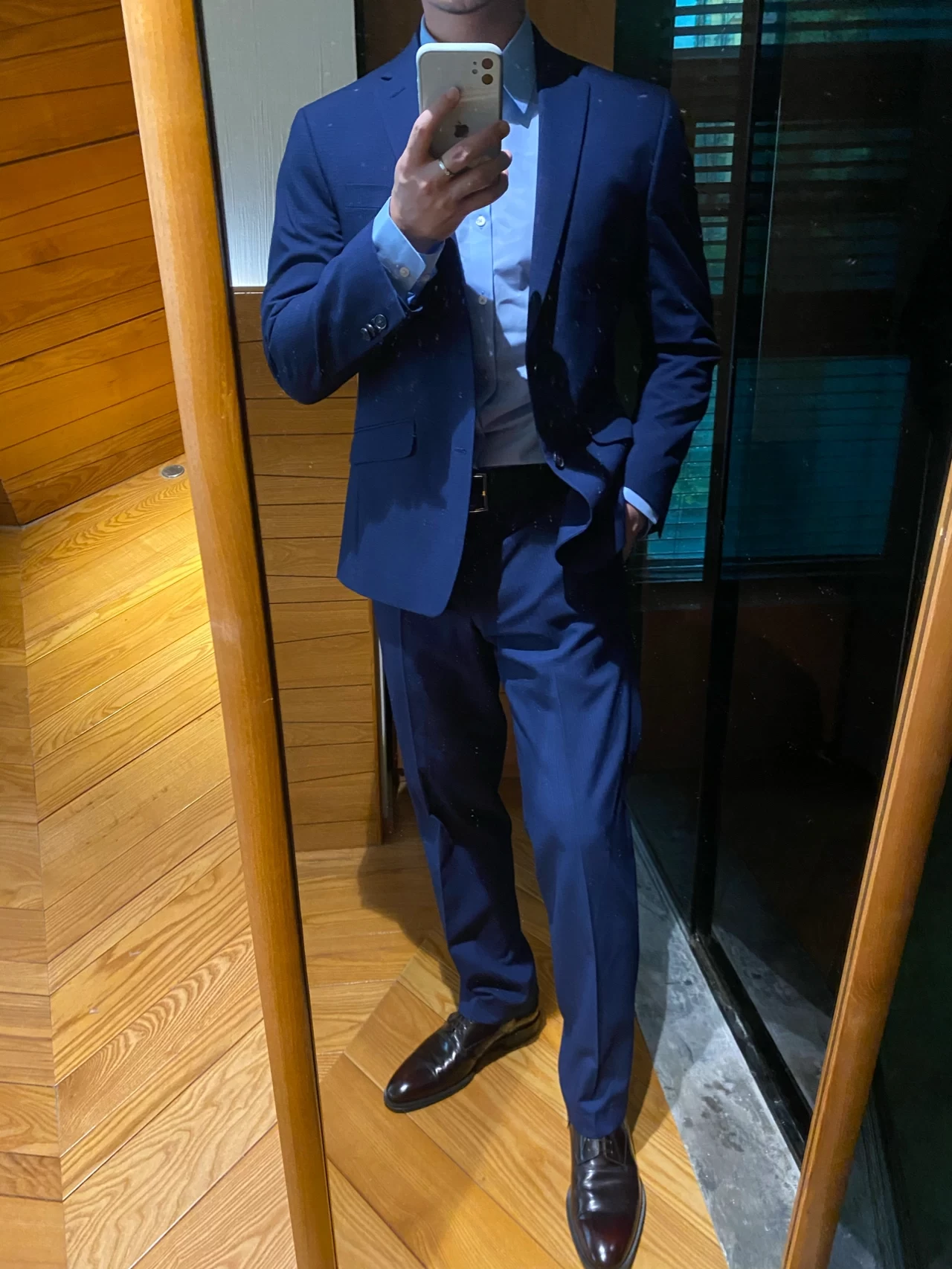 西装正装西服礼服皮鞋自拍(不都不承认穿西装的男生都很帅)-喵神素材库