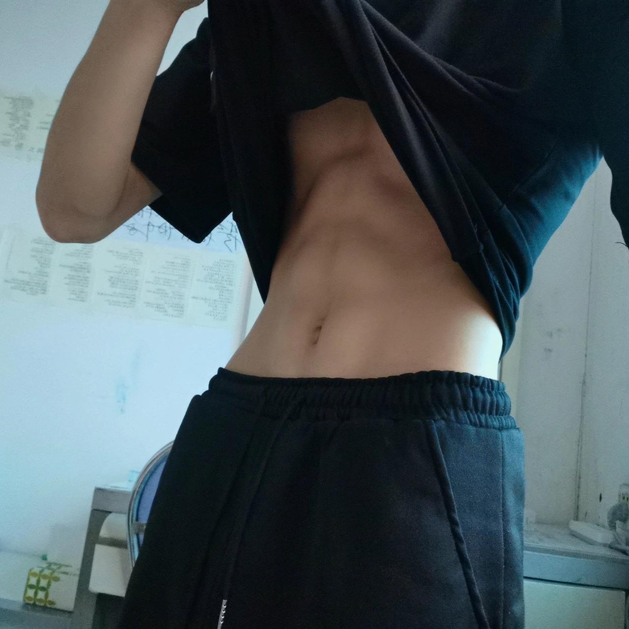 健身运动锻炼肌肉腹肌(如果有个腹肌男孩对你说  希望是什么 )-喵神素材库