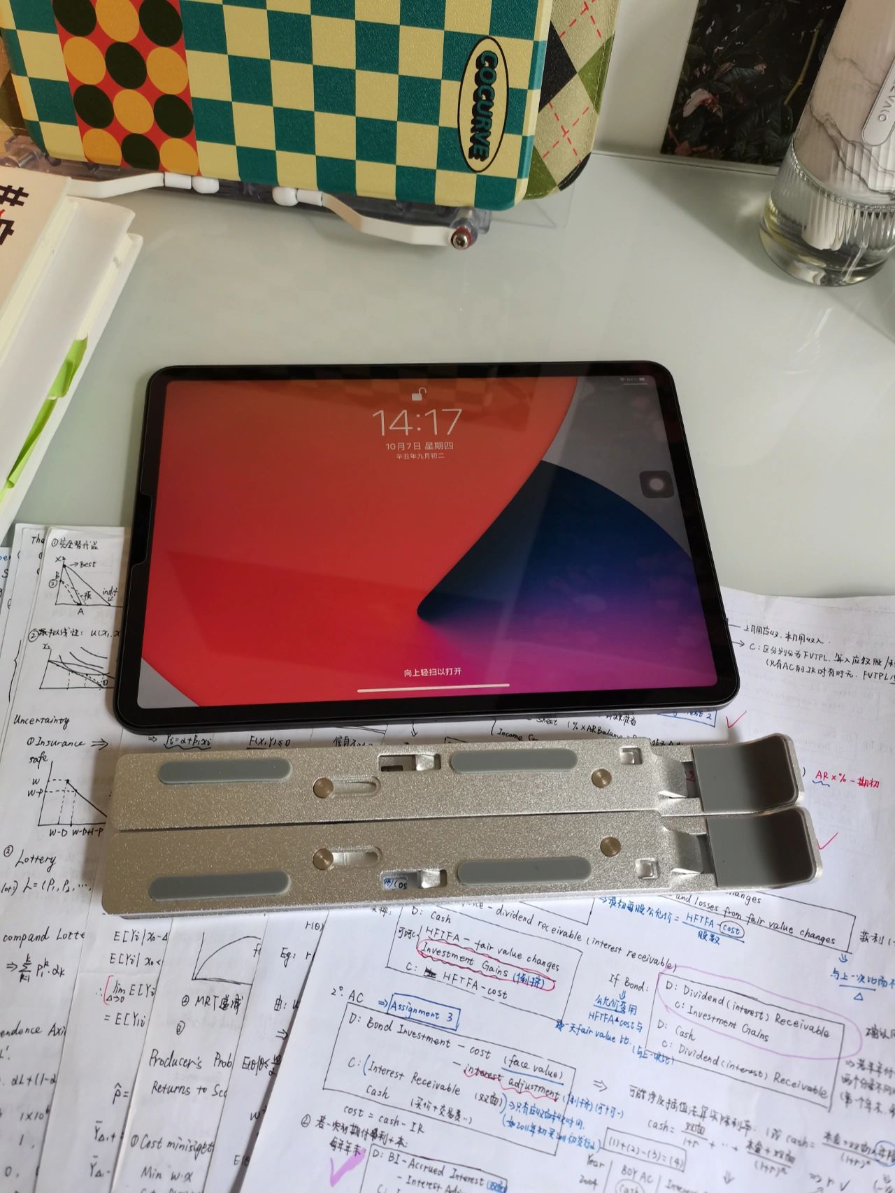 学习笔记文具笔记本(理想再远大，也需要点滴的努；口号再响亮，也需要实际的行动。不论你有多么宏伟的规划、多么昂扬的斗志，不去行动，终究是空中楼阁。千里之行，始于足下；漫漫长路，不如就从此刻出发！ ​出发的时候记得带上MC迈从笔记本支架，金属质感，稳定可靠，最关键的是收缩携带太方便了，和我的ipad尺寸差不多大小，使用的时候可以调节高低档位，对颈椎特别友好，学习时候毫无压力)-喵神素材库