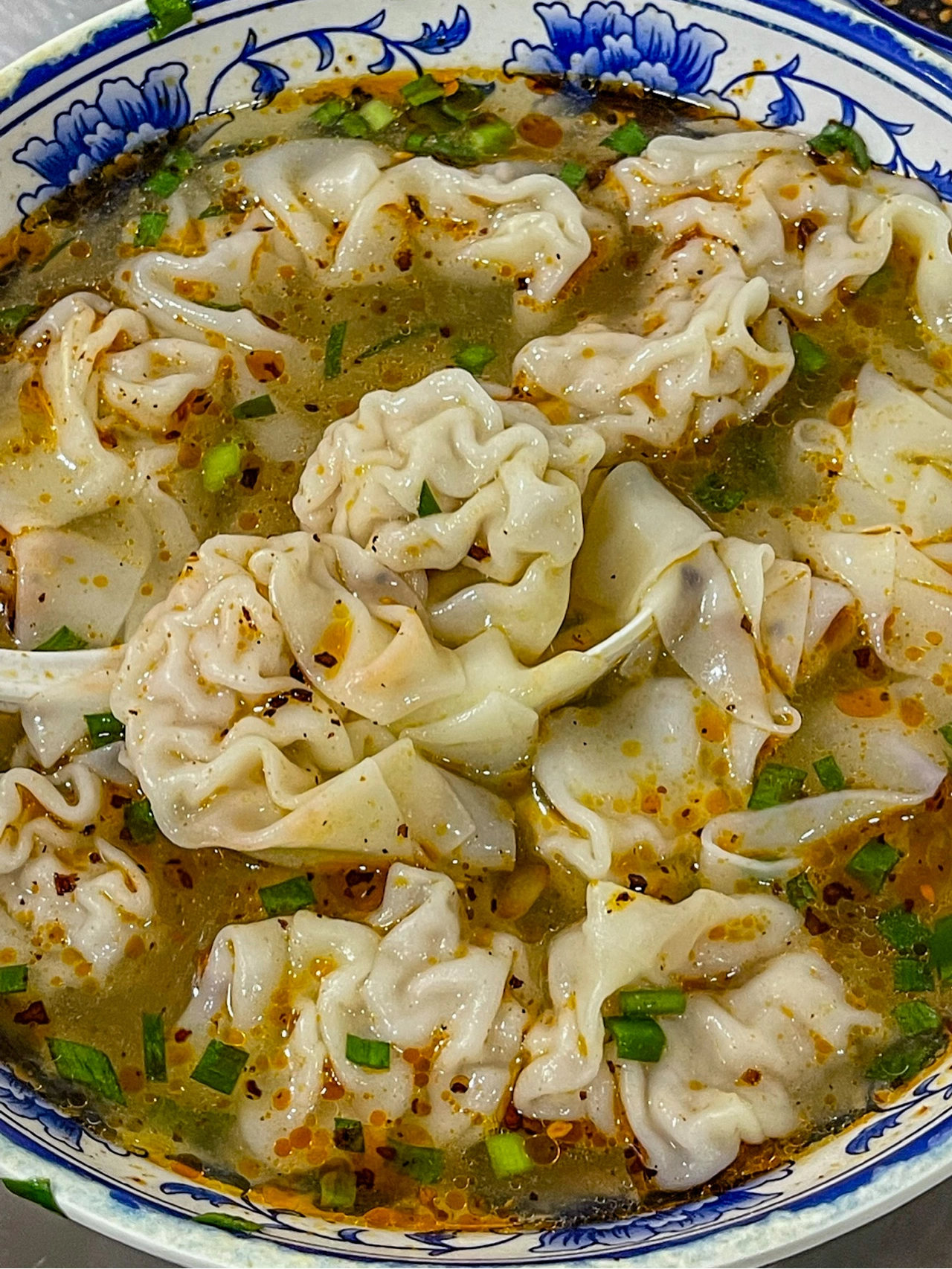 混沌皮薄陷大血块(去南京旅游必须吃的馄饨店，一定要加辣油，真的绝了馄饨颗颗都饱满，皮薄馅大巨满足)-喵神素材库