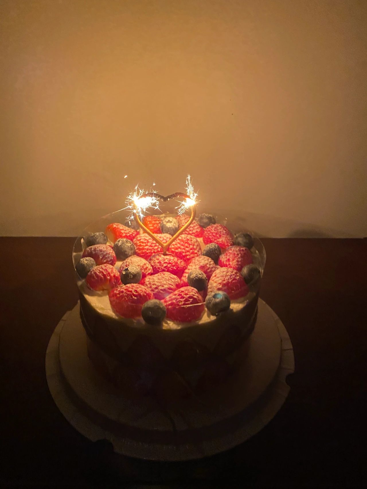 蛋糕生日蛋糕生日蜡烛(很神奇几乎每年生日的时候都会下雪，感觉像独特的馈赠、专属的偏爱，让这个特别的日子更加温暖、美丽)-喵神素材库