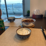 3家常菜宠物萌宠猫(忙着用手机记录闺女穿着手术服还努力舔毛结果被她儿子一脚踩在脸上给我气的 他妈打完他 我接手继续抽 )-喵神素材库