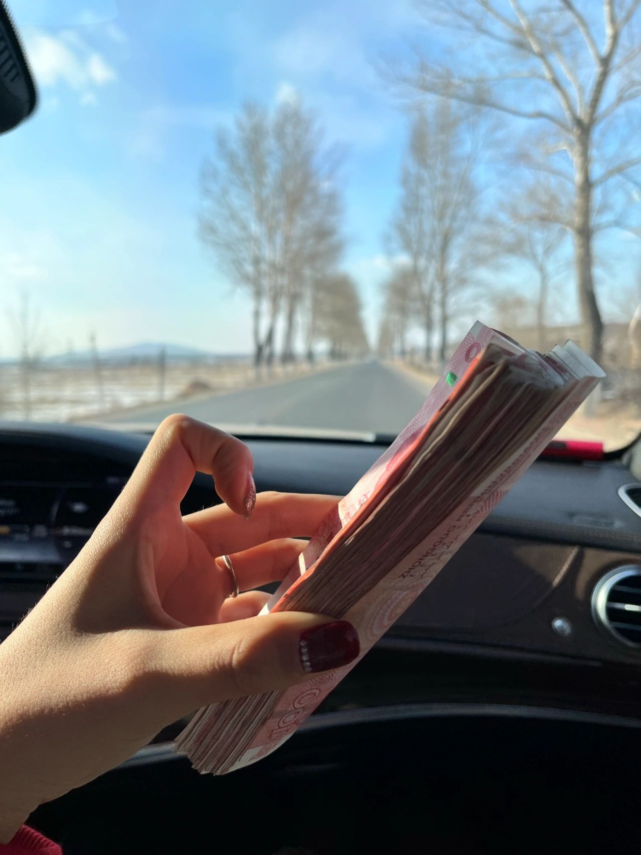 现金钱红包压岁钱(今年是在婆婆家过得第一个年老公家这边姑姑，姨，都给了红包，娘家那边大爷舅舅们也给了红包)-喵神素材库