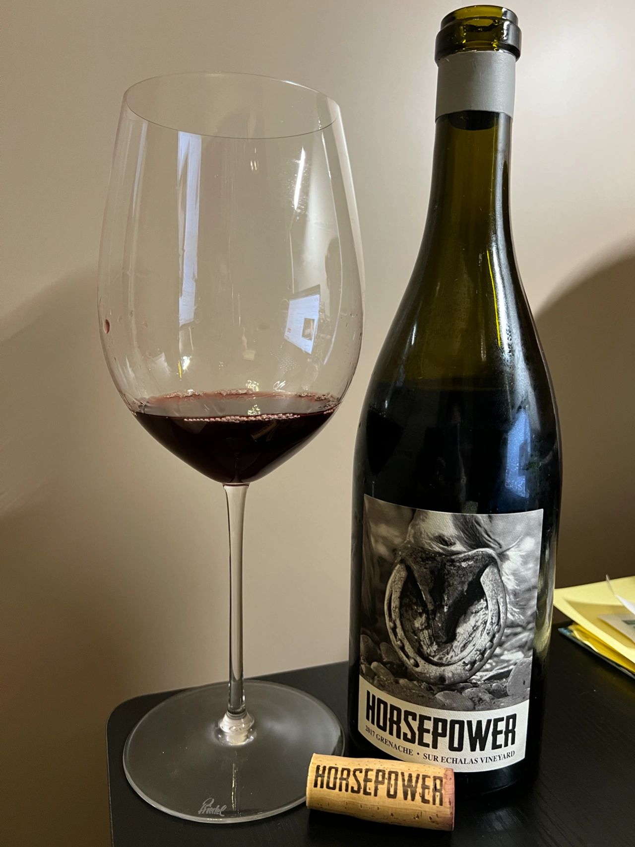 4酒红酒葡萄酒酒杯品酒(人在年轻时，最头疼的一件事就是决定自己这一生要做什么)-喵神素材库