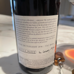 葡萄酒品酒红酒喝酒(一年中下午可以开喝的日子微乎其微 很久没喝老太太了开瓶五分钟就有可乐的味道 高酸在前甜在后 熟悉的胭脂 喷香的菌菇 虽然变化少了些 但谁让她是老太呢\\t)-喵神素材库