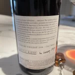 葡萄酒品酒红酒喝酒(一年中下午可以开喝的日子微乎其微 很久没喝老太太了开瓶五分钟就有可乐的味道 高酸在前甜在后 熟悉的胭脂 喷香的菌菇 虽然变化少了些 但谁让她是老太呢\\t)-喵神素材库