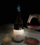 8红酒葡萄酒美酒品酒(超越教科书的Reignots 恐除李白外 再难突破半分 状态异常的好 全程9小时30分钟\\t1-2小时 美式烟熏BBQ 酸度略高2-3小时 像是被炮轰过的玫瑰园 芳香四溢4-5小时 日式盐渍小鲜梅 回味悠长5-6小时 烟火褪去后清新的烟草 如梦初醒7-8小时 儿时酸枣糕 时而带着甜面酱 天真可爱8-9小时 终极胭脂和沉水香 回味无穷9-9个半 消耗殆尽 空杯残香 经久不酸\\t之前有留言问什么是好酒和一般酒@Peter)-喵神素材库