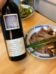 2红酒葡萄酒牛排晚餐喝酒(香气浓郁，结构感强，但是酸度稍弱，应该是个很热的年份。)-喵神素材库