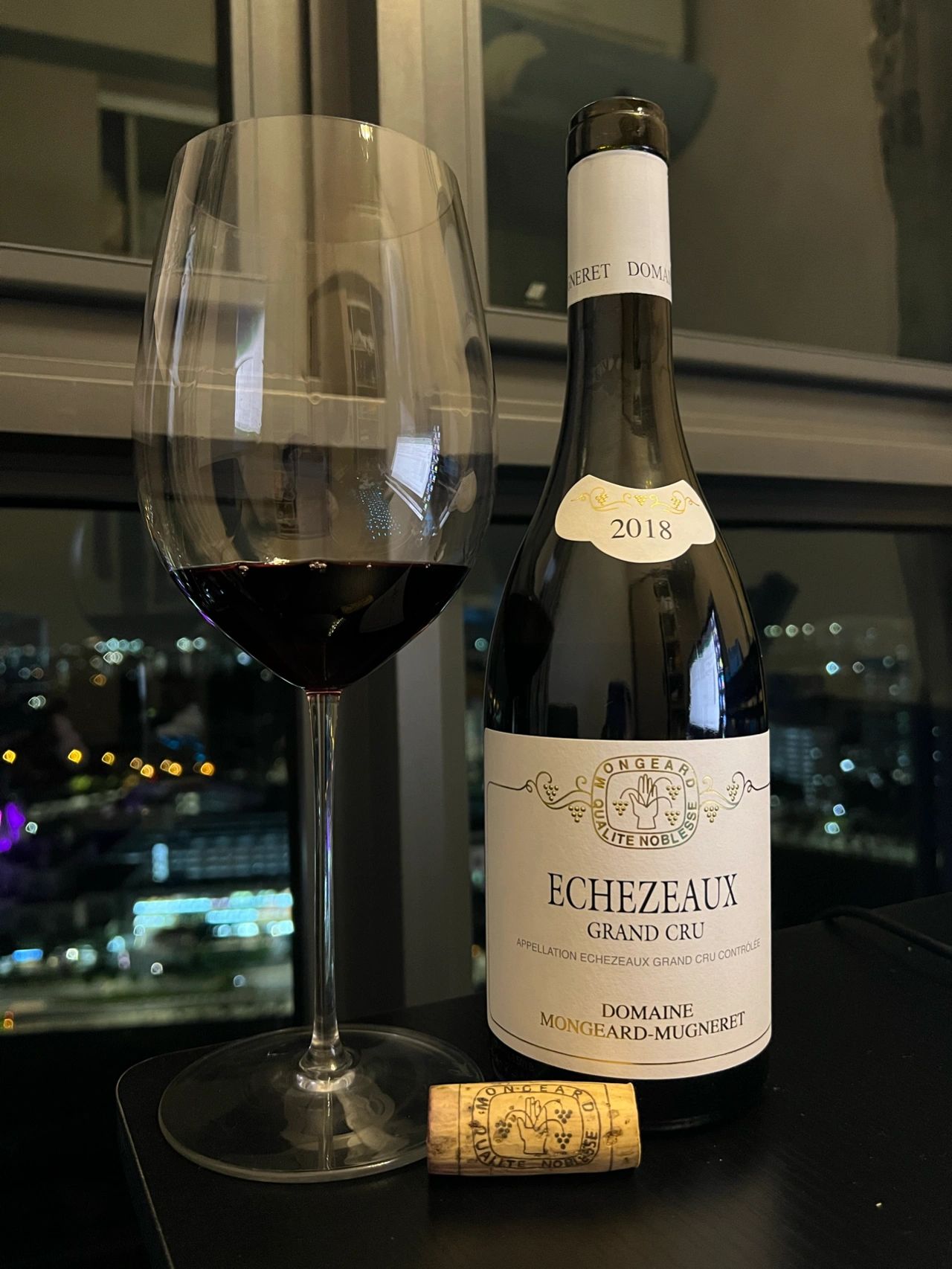 4酒红酒葡萄酒酒杯品酒(从现在起，我开始谨慎地选择我的生活，我不再轻易让自己迷失在各种诱惑里。我心中已经听到来自远方的呼唤，再不需要回过头去关心身后的种种是非与议论。我已无暇顾及过去，我要向前走。        )-喵神素材库