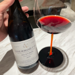 8红酒葡萄酒美酒品酒(苏绣真是出了名的难开 从开瓶至感受到香气花了近一个小时 花朵般一点点的绽放 佩服前辈们中文直译的功力 一针一线 五个小时的等待 作品终于破茧成蝶)-喵神素材库