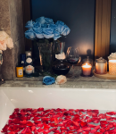 3浴室泡澡玫瑰红酒( 洗去一天的疲劳)-喵神素材库