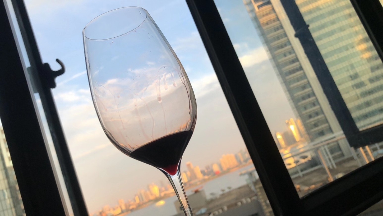 喝酒红酒葡萄酒(不同人群的有不同需求)-喵神素材库