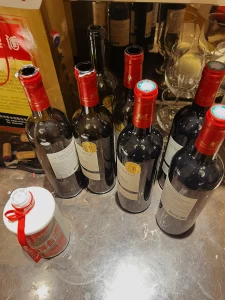 晚上红酒白酒杯子(乍见之欢不如久处不厌)-喵神素材库