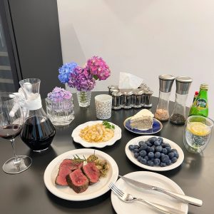 自己做饭美食红酒氛围感晚饭厨艺(在忙也要好好吃饭太忙就来我家 我做给你吃)-喵神素材库
