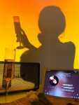 显示屏酒杯背影灯光(所谓生活不如意,其实就是缺少人民币！ )-喵神素材库
