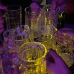 1酒吧酒晚上喝酒聚会干杯(如果你容不下我，说明不是你的心胸太狭窄，就是我的人格太伟大)-喵神素材库
