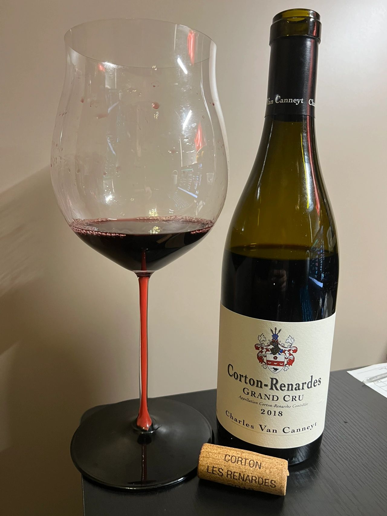 5酒红酒葡萄酒酒杯品酒(最粗老的树皮在四月的春光中也能长出最翠绿的嫩芽；冬日的雪花飘聚在小屋上，映着星光，也能闪烁璀璨的色泽。)-喵神素材库
