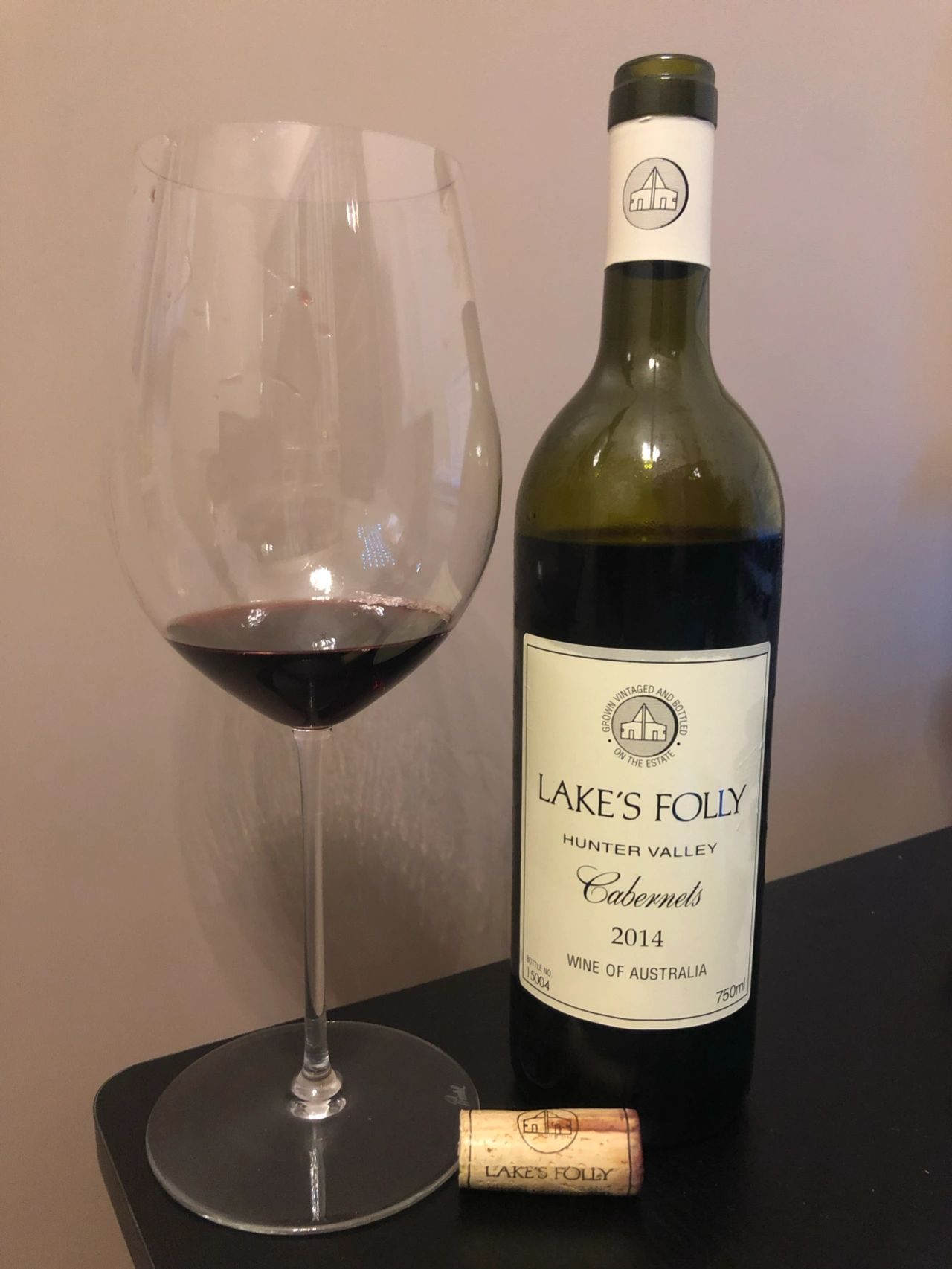 4酒红酒葡萄酒酒杯品酒(出门在外，不论别人给你热脸还是冷脸，都没关系。外面的世界，尊重的是背景、而非人本身。朋友之间，不论热脸还是冷脸，也都没关系。真正的交情，交得是内心、而非脸色。不必过于在意人与人之间一些表面的情绪。挚交之人不需要、泛交之人用不着。”情绪”这东西，你不在乎，它就伤不到你。)-喵神素材库