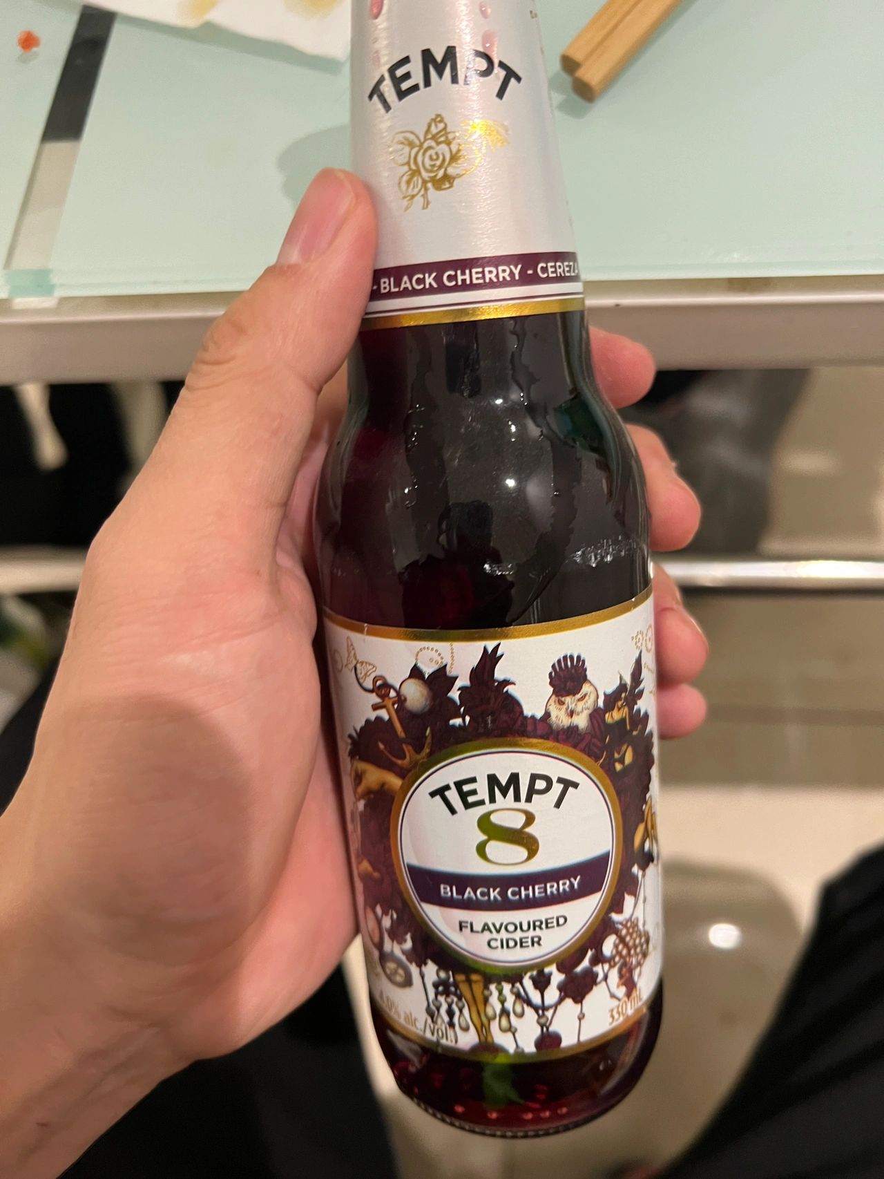 3喝酒啤酒丹麦进口啤酒(那时候我心比天高 和你彻夜长谈掏心掏肺 你说会保护我 我没忘 是你忘了 我发誓 再也不会再为你心软流泪 )-喵神素材库