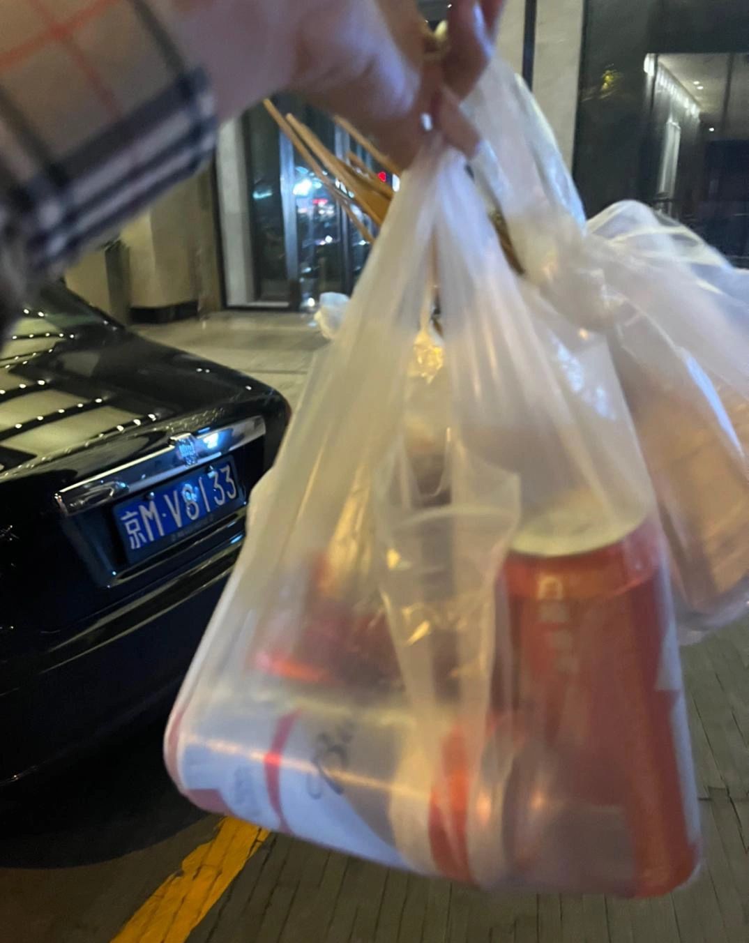 喝酒啤酒购物( 晚上喝酒)-喵神素材库