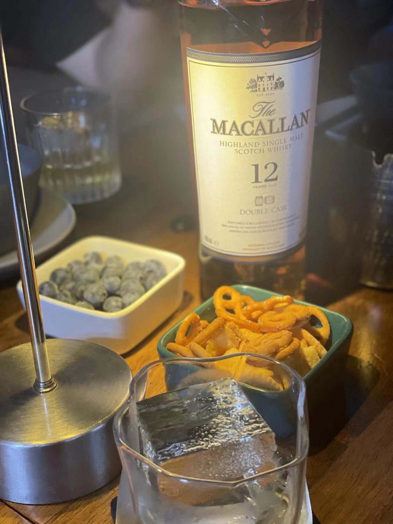 4麦卡伦威士忌喝酒洋酒夜宵(好久不見把想說的都灌進酒裡 )-喵神素材库