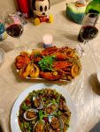 2晚餐红酒宝丽嘉干红喝酒日常海鲜美食晚上(味道还不错，闻香一般，入口酸甜，不良味道不突出)-喵神素材库